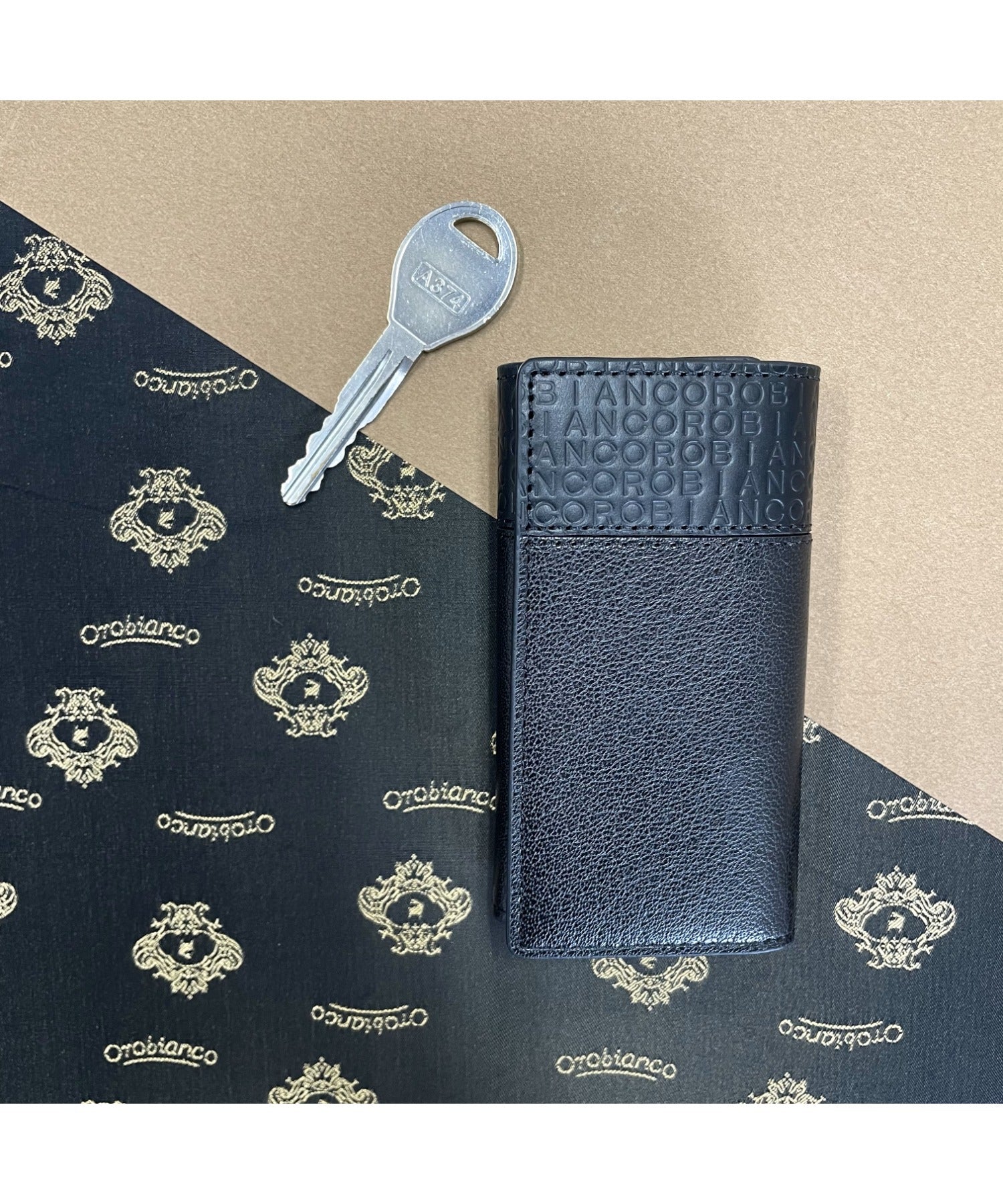 クラシックエンボス キーケース